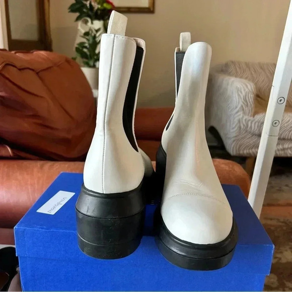 Stuart Weitzman Norah White Leather Chelsea Boots - Picture 4 of 8